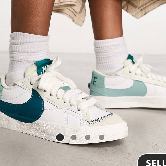 WOMEN'S NIKE BLAZER LOW '77 JUMBO Sneakers - Picture 3 of 6